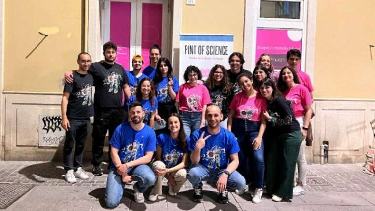 Scienza alla spina: dal 18 maggio Pint of Science torna in 90 pub italiani