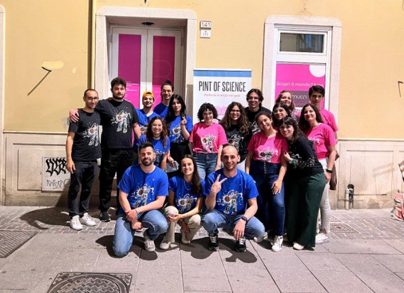 Scienza alla spina: dal 18 maggio Pint of Science torna in 90 pub italiani